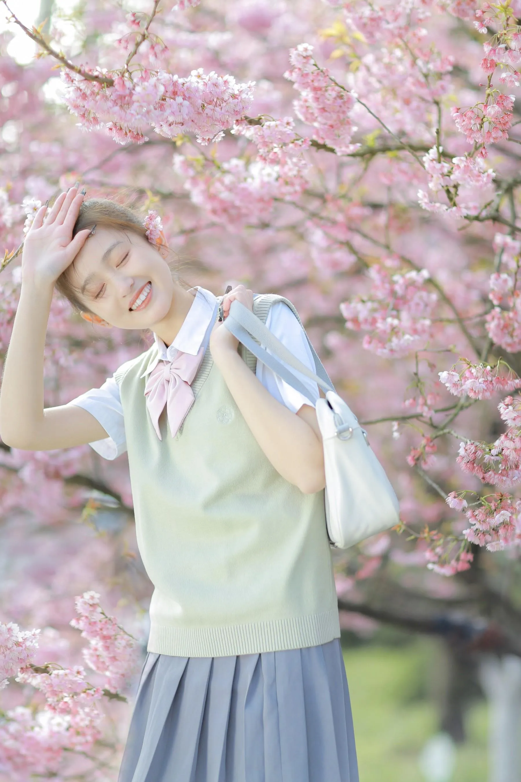 [艺图语] 2022.05.11 樱花下的春日心动 瑞秋的快乐人生 [23P]插图1